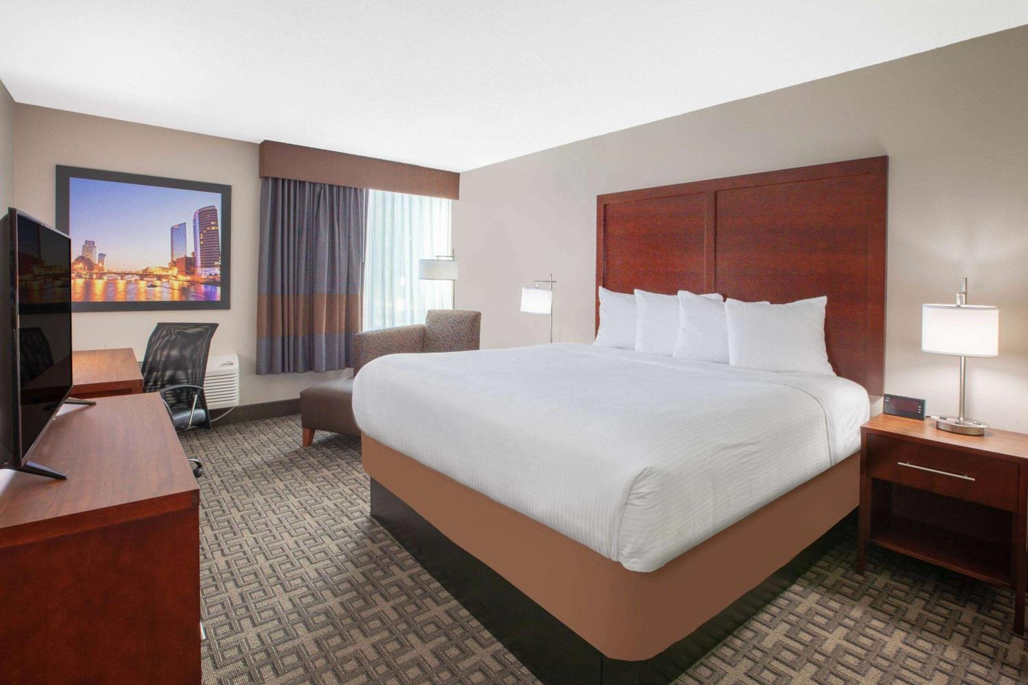 Baymont By Wyndham Grand Rapids Near Downtown Hotel Уайоминг Екстериор снимка